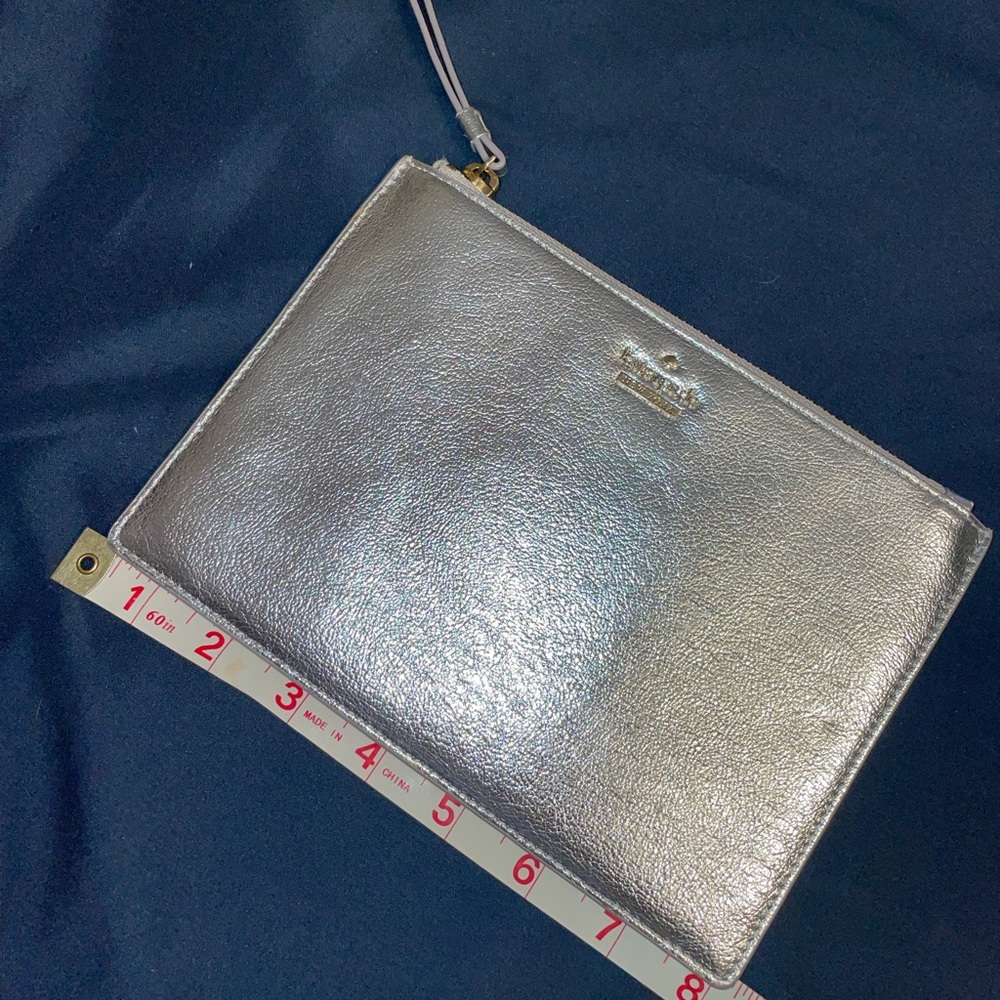 Silver Kate Spade Wristlet ♠️